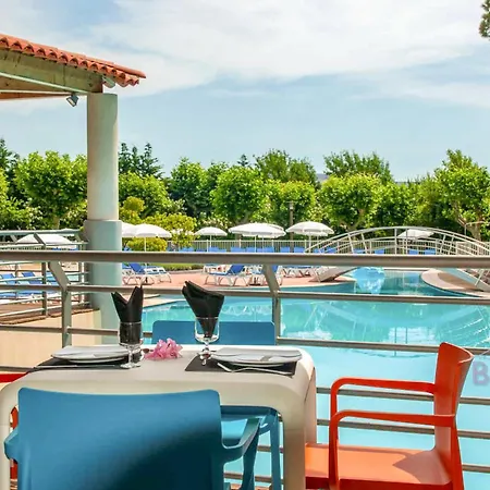 Lovely With Golf Course Views Close To The Sea Swimming Pool Park Lejlighed