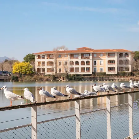 Lovely With Golf Course Views Close To The Sea Swimming Pool Park Lejlighed